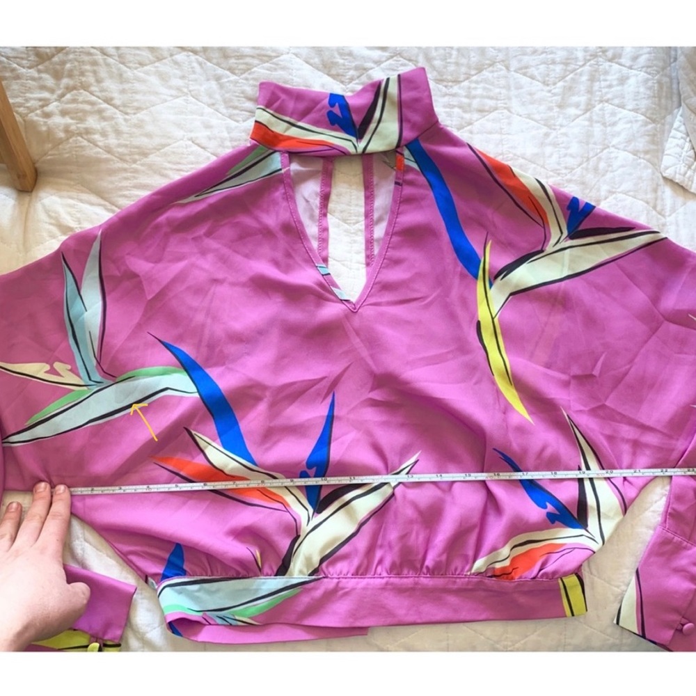 pink batwing crop top with open back - Picture 6 of 6